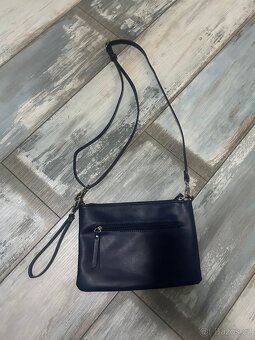 Tmavě modrá crossbody kabelka - 5