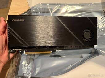 ASUS HYPER M.2 X16 GEN5 CARD - 5
