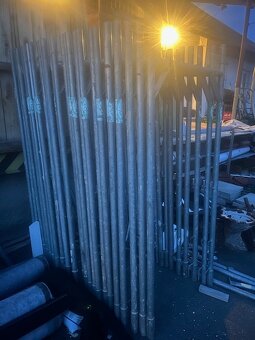 Lešení EKRO 85 + doplňky cca 110m2 pohledové plochy - 5