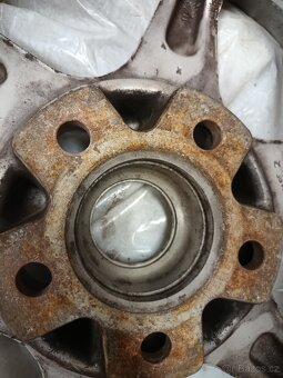 Prodám 4x 205/60 R15 s ALU disky 7Jx15h2 zimní - 5
