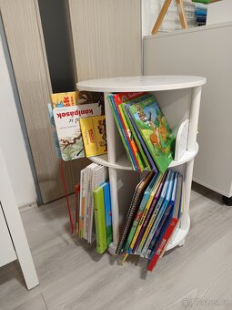 Dětská dřevěná otočná knihovna. - 5