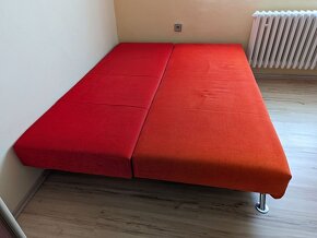 Červený rozkládací gauč s úložným prostorem - 5