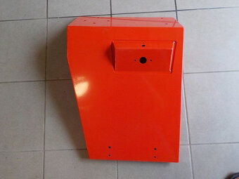 Blatníky zadní na Zetor 5211-7745 - komaxit červená barva - 5