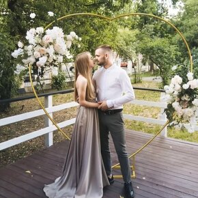 Zlatá slavobrána / oblouk na balónky, květiny - tvar srdce - 5