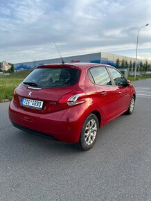 Peugeot 208 - 5