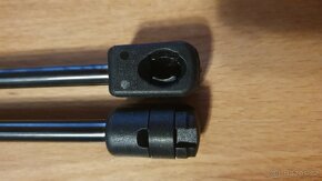 Prodám plynové vzpěry do kufru Octavia 3 5E5827550G - 5