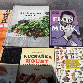 Knihy o houbách a jiné žánry . - 5