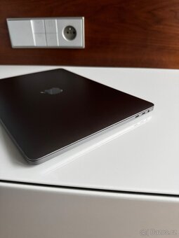 MacBook Pro 13" Touch Bar Space Gray, i5, rok 2019, 8GB RAM - 5