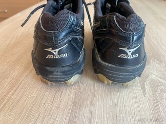 Prodám spiky ,zn. Mizuno - 5