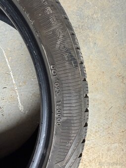 Celoroční pneu Vredestein 235/40 R19 - 5