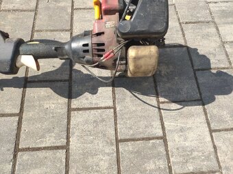 Benzinový křovinořez HOMELITE F3040 - 5