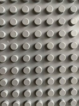 Šedé podložky na Lego Duplo - 5