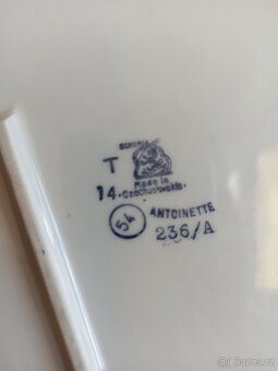 Retro tác Bohemia, Antoinette - 5