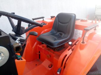 malotraktor Hinomoto N 209 s nakladačem - 5