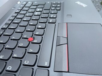tenké Lenovo T490s - procesor i7, 16GB RAM, dlouhá výdrž bat - 5