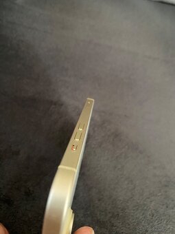 iPhone 15 žlutý - 5