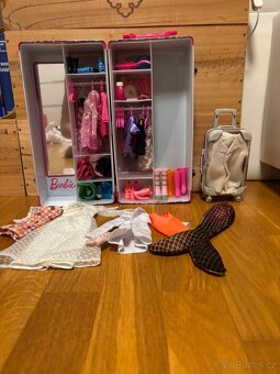 Domeček a šatník pro Barbie (včetně doplňků a  panenek) - 5