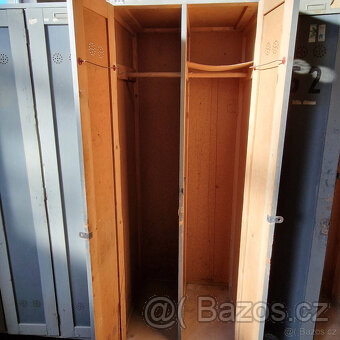 Dřevěné šatní skříňky - průmyslové - 5