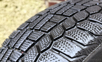 Sada pneu 205/55/16, cena za sadu 3000,- Kč - 5