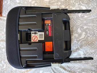 Autosedačka - podsedák ISOFIX 125-150cm - 5