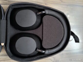 Sony WH-1000XM5 – jako nové
- 5
