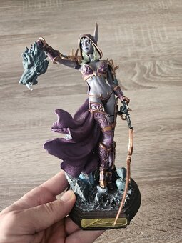 Sošky a figurky - 5