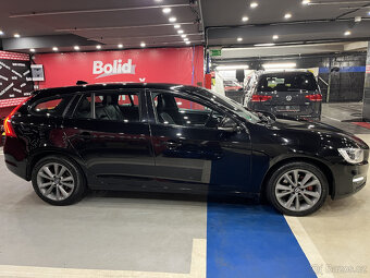 Volvo V60 2.4 D4 AWD 140kW R-Design Momentum 2018 - 5