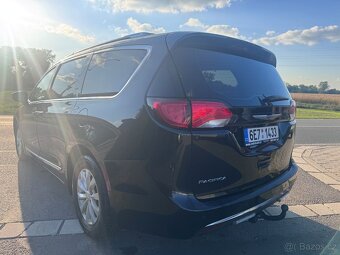 Chrysler Pacifica 3,6 RU Touring L Kůže 2018 DPH - 5