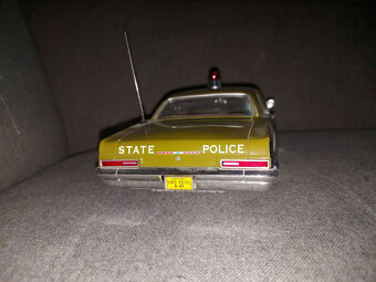 1:18 Jsou replikami skutečných policejních vozů z 60. a 70. - 5