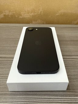 Apple iPhone 16e 128GB černý, Top stav - 5