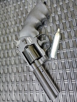 Vzduchový revolver Gamo cal. 4,5 mm, na CO2, PC 3.000 Kč - 5