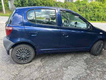 Toyota Yaris 1,0 VVT-i 50 KW r.v. 2000 - 5