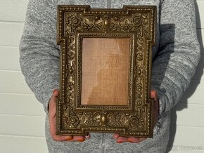 Mosazné rámy na foto se dřevem Historismus kus 3500,- - 5