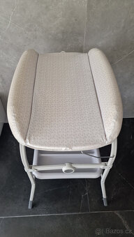 Přebalovací stolek s vaničkou Cuddle & Bubble - 5