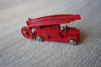 Kovový model hasičů Matchbox No. 9 Dennis Fire Engine - 5