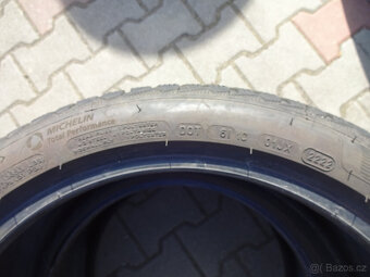 BMW řady 5 - zánovní zimní pneu Michelin 245/40 + 275/35/19 - 5