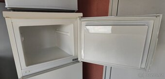 pěkná 140 cm lednice s horním mrazákem - 5