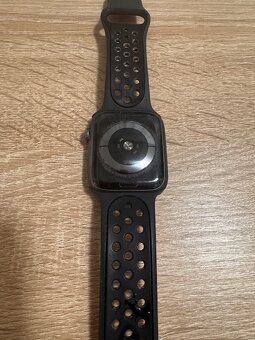 Apple Watch Series 5 – 44 mm, černé, Cellular - 5