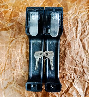 UAZ HUNTER - kliky dveří - 5