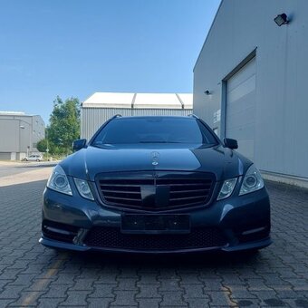 Mercedes-Benz třídy E kombi E500 AMG Line 4Matic Air (č.1095 - 5