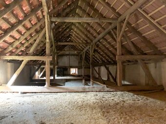 Prodej hospodářské usedlosti se 2 rodinnými domy - 5