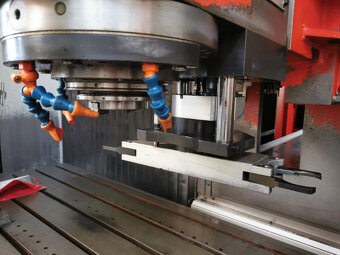 Obráběcí centra - vertikální 30 L - 5