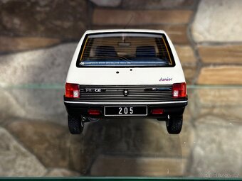 Peugeot 205 Junior bílá - 5