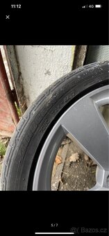 Škoda Fabie 3, prodám originál alu kola 17 - 5