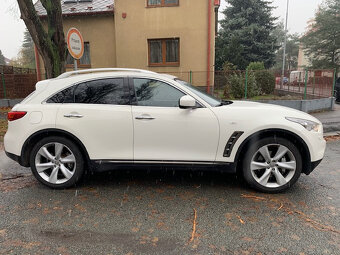 Infiniti FX30d - 5