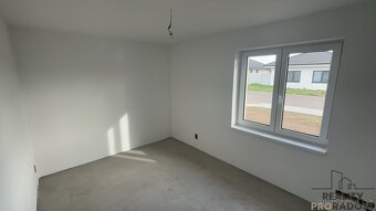 Prodej rodinného domu 5+kk v obci Šanov. Cena zahrnuje provi - 5