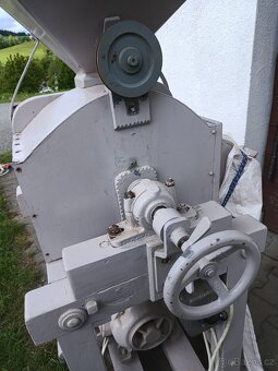 Kamenný mlýn na obili, kameny 40cm - 5