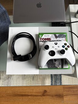 Xbox One S - 5