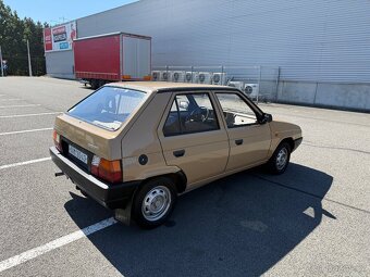 ŠKODA FAVORIT 135L rok 1990 - 1.majitel - Garážováno - STAV - 5