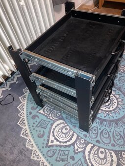 Prodám 5. Vysouvacích Šuplíků do 19 Racku + Lišty Racku - 5